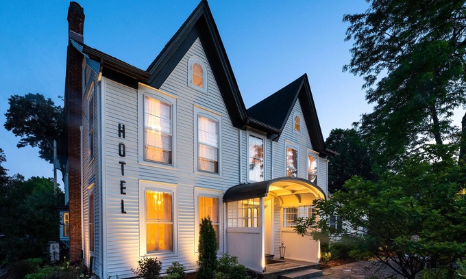 Woodstock Apartment | Room 12- Twin Gables of Woodstock