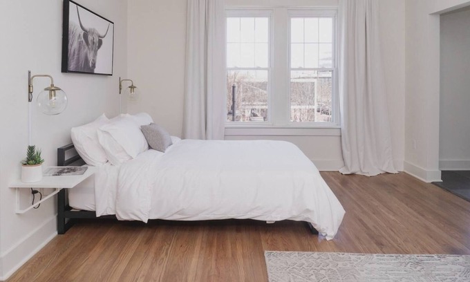 Brady Arts District Apartment | Room 2-4 Summary: In