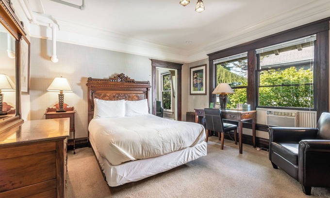 Broadway House | Room 202 - Unique Accommodations in Seattle's Capitol Hill