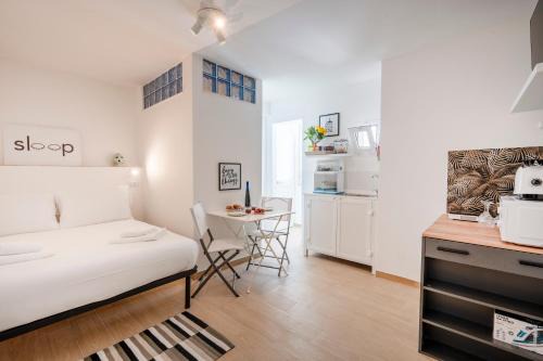 Bari City Centre Apartment | Room 4 - Lovely & Functional Studio