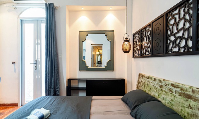 Hang Xanh Bed & Breakfast | Room 7 - Chill in SG, 100' projector, 2mins to District.1