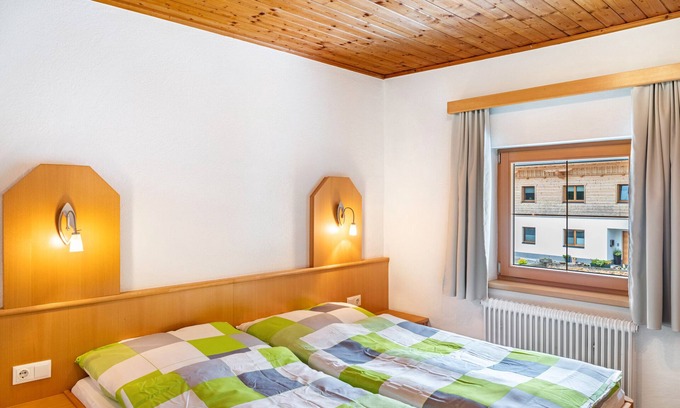 Hopfgarten im Brixental Apartment | Room '7' with Mountain View, Shared Terrace and Wi-Fi