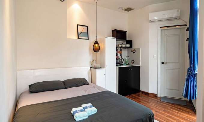 Hang Xanh Bed & Breakfast | Room 9 - Chill in SG, 100' projector, 2mins to District.1