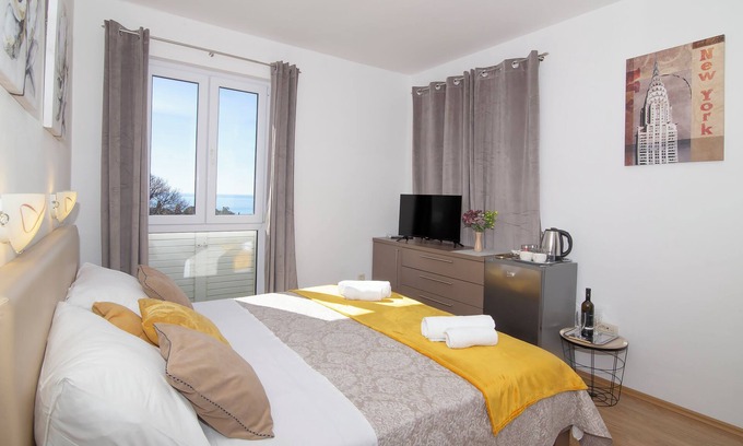 Gornji Kono Apartment | Room Beta with sea view
