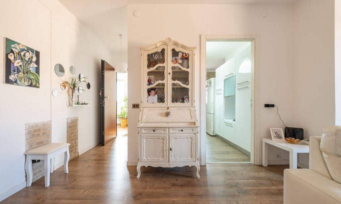 Maddalenedda House | Room 'Camera Sole' with Balcony, Wi-Fi and Air Conditioning