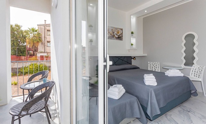Monte Po-Nesima-San Leone-Rapisardi Apartment | Room 'Dolce Relax - Comfort' with Balcony, Wi-Fi and Air Conditioning