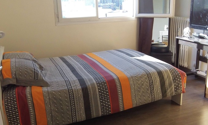 Le Kremlin-Bicetre Bed & Breakfast | Room for rent in an apartment, with secure parking space