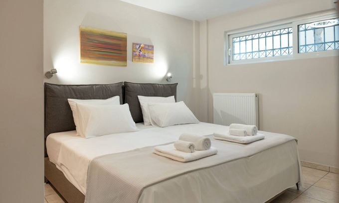 Spata-Artemida Apartment | Room 'Lower Level 6' with Shared Terrace, Wi-Fi and Air Conditioning