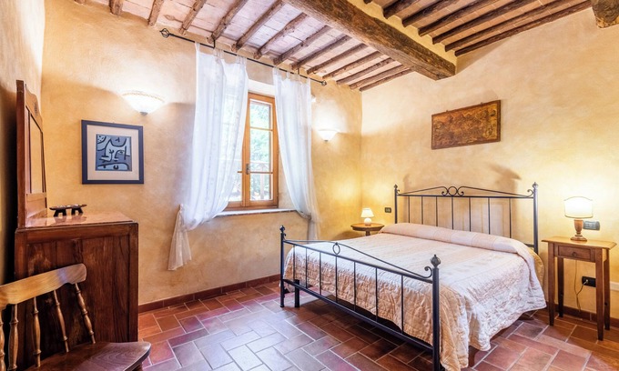 Monticiano Apartment | Room 'Marroneto - Camera 2' with Mountain View, Shared Pool and Wi-Fi