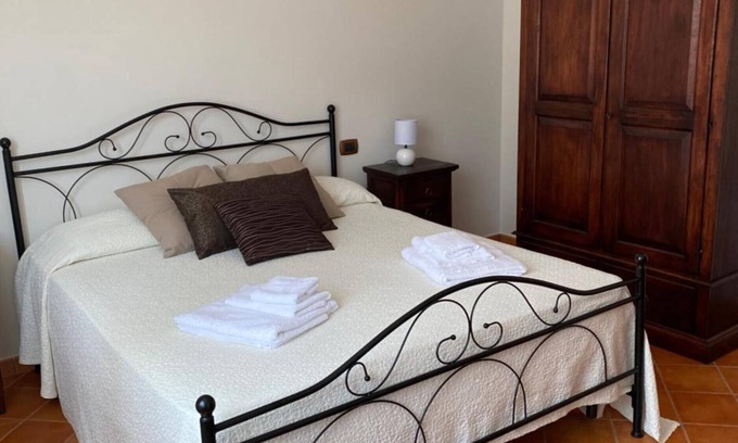 Montallegro Apartment | Room 'Monte Suso' with sea view, shared terrace and air conditioning