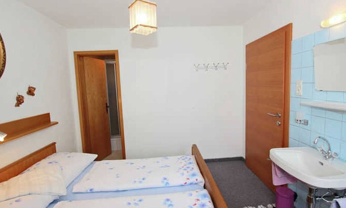 Tobadill Apartment | Room no. 3 double room with shower and WC - Haus Mühlhof
