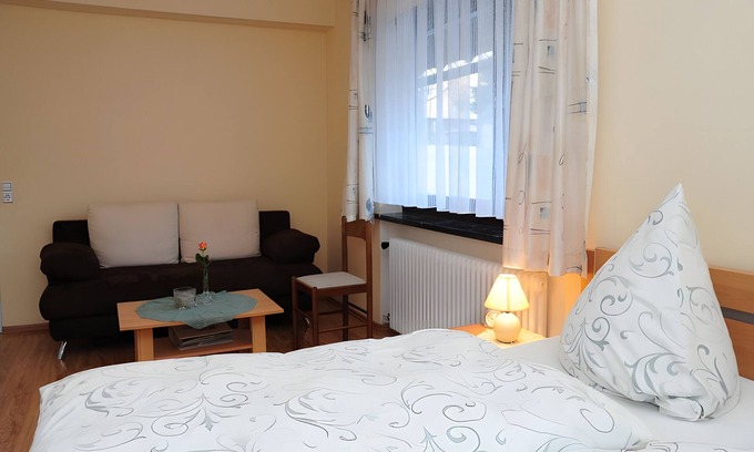 Simonswald Apartment | Room 'Nr 3' with Shared Terrace, Shared Garden and Wi-Fi