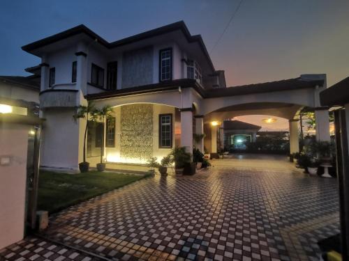 Sungai Petani Hotel | Room Only - Ryui's Quiet Residential Bungalow 5,403sqft