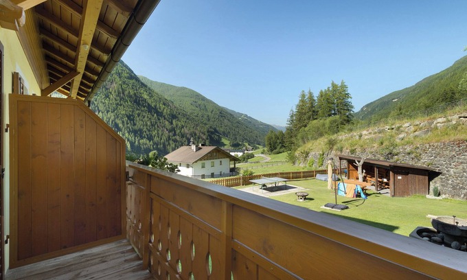 Valle Aurina Apartment | Room 'Pension Waldheim 3' with Mountain View, Shared Garden and Wi-Fi
