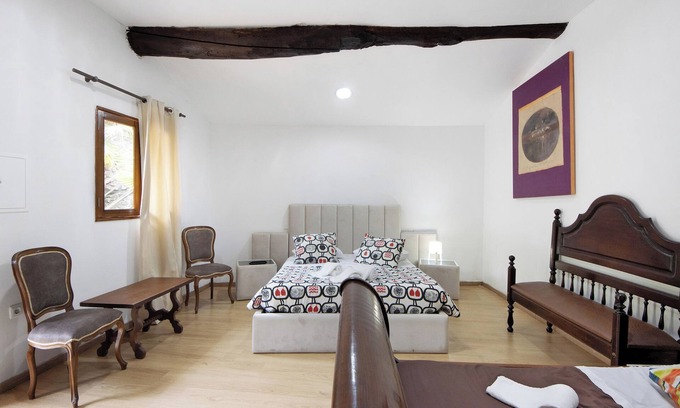 Armamar Apartment | Room 'Quarto 6 - Gojim Casa Rural' with Mountain View, Wi-Fi and Air Conditioning