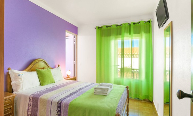 Baiona Apartment | Room 'Quarto Lilás' with Balcony and Wi-Fi