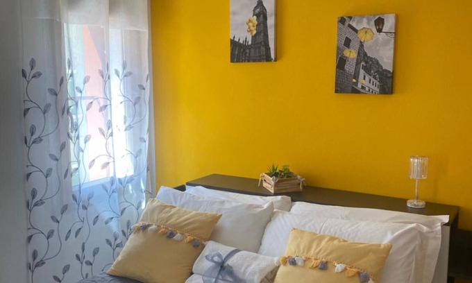 Chioggia Apartment | Room 'Sole Con Terrazza' with Shared Terrace, Wi-Fi and Air Conditioning