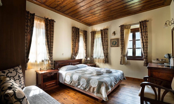 Potamia Apartment | Room 'Standard Family -Xrysopeleia' with Mountain View, Private Terrace and Wi-Fi