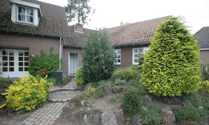 Blitterswijck Hotel | Room to Rent with Own Entrance, Living Room and Bathroom