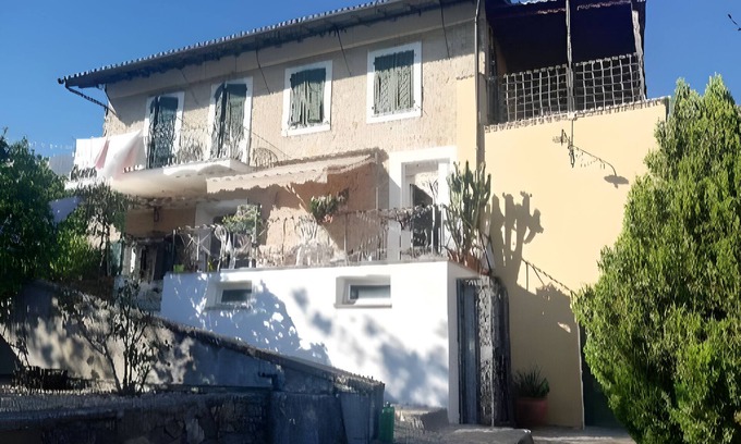 Sasso di Bordighera Apartment | Room 'Ulivo' with Sea View, Shared Garden and Wi-Fi