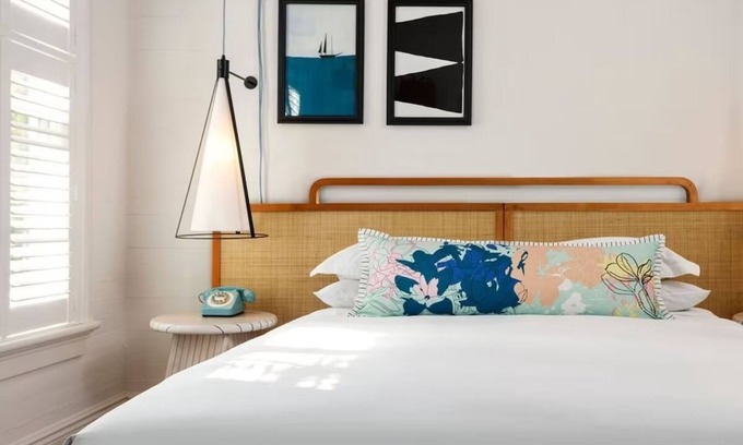 Old Town Hotel | Room w/Queen Bed in Vibrant Key West! Enjoy Romantic Ambience near Attractions
