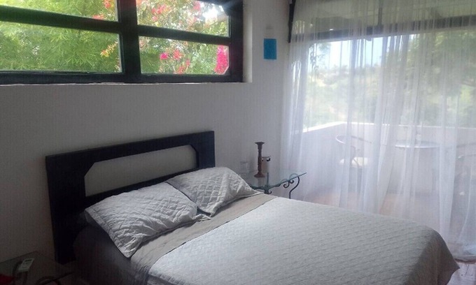 Caucaguita Bed & Breakfast | Room with balcony and view