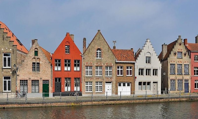Historical Center Bruges Bed & Breakfast | Room with carparking, bicycles and small breakfast