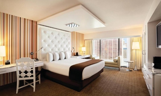 Las Vegas Strip Hotel | Room with One Bed at a Hotel