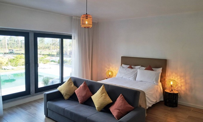 Castelo Apartment | Room with private bathroom and pool view at Casa das Vinhas in Sesimbra