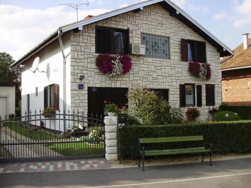 Knezevi Vinogradi House | Rooms with a parking space Knezevi Vinogradi, Baranja - 15024