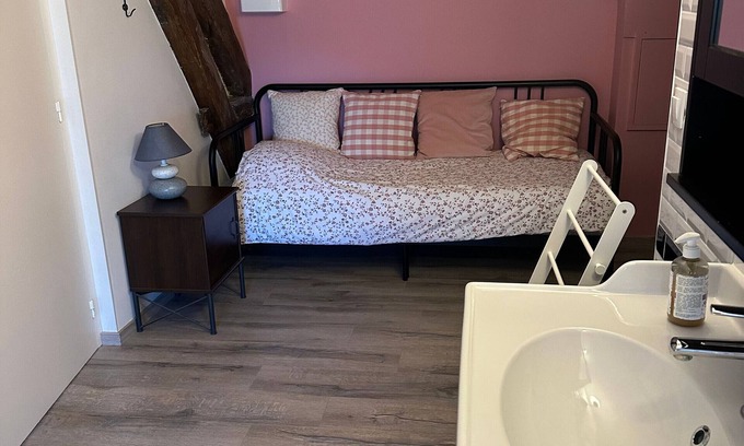Fontguenand Bed & Breakfast | Rooms with guest table in Berry, near Beauval Zoo, parking