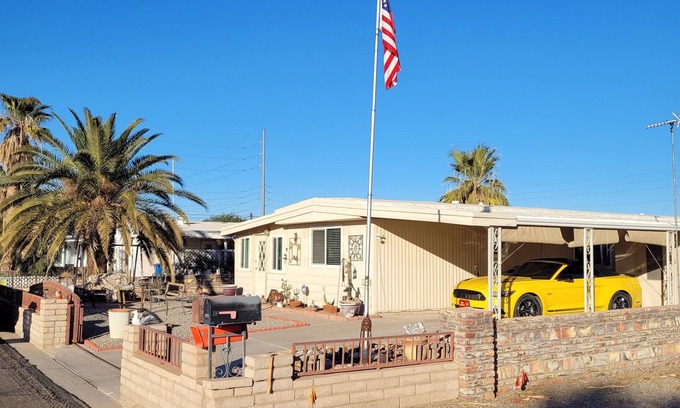 Yuma House | Roomy 2 bedroom home with Az.room. WiFi, Hi-Fi, Air Condition playhouse in Yuma