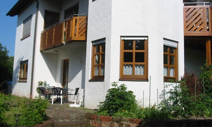 Queichhambach Apartment | Roomy 3-star vacation apartment on the edge of town w/view of the Burg Trifel