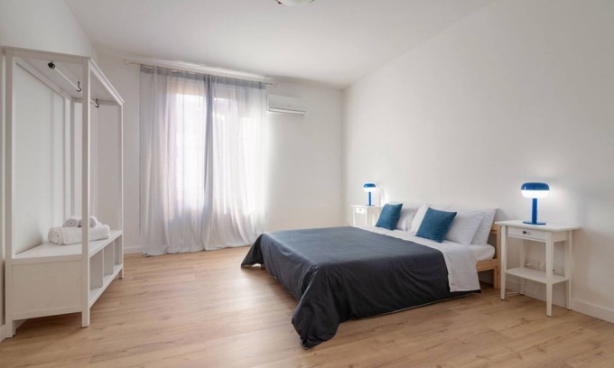 Borgo Vecchio Apartment | Roomy Apartment between the Port and Politeama