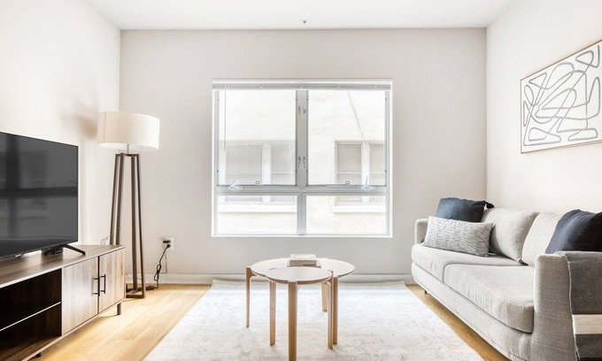 City West Apartment | Roomy Downtown 2BR w/ Pool, W/D & Gym, near 7th St Metro, by Blueground