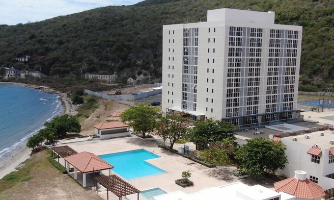Portmore Apartment | ROPER'S PLACE.Bayfront apartment/Balcony view Close to Kingston/Airportn
