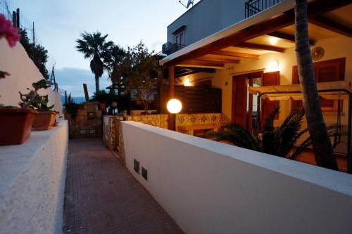 Macari House | Rosa Di Makari