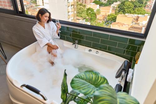 Estadio Apartment | Rosa Negras Cozy Stadio Suite with Jacuzzi