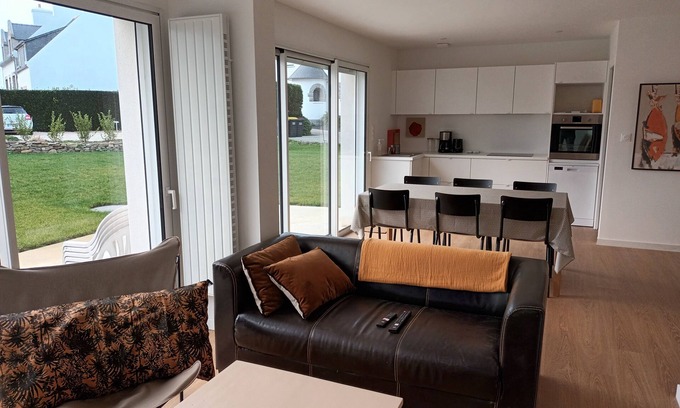 Roscoff Apartment | Roscoff, 100 meters from the beach and Thalasso, apartment with garden.