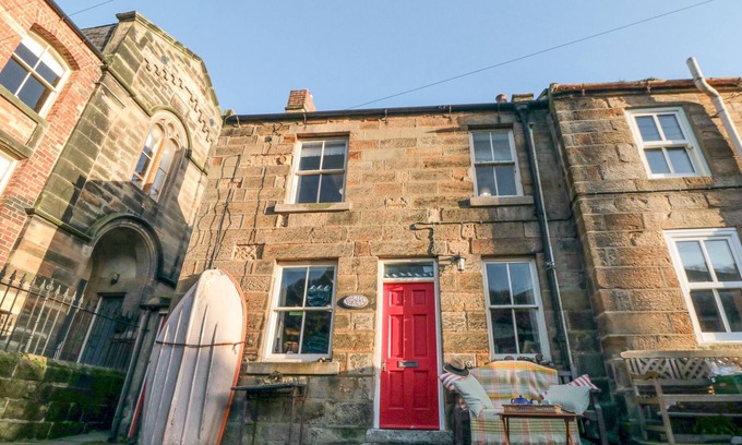 Staithes House | ROSE LEA, pet friendly, character holiday cottage in Staithes