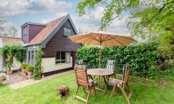 East Dereham House | Rose Lodge - Two Bedroom House, Sleeps 4