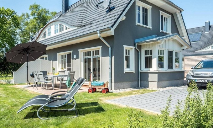 Zingst House | Rosenbergsiedlung 13a "Muschelmeer" - lovingly furnished semi-detached house