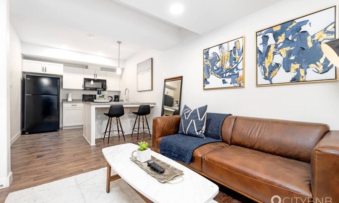 West Edmonton House | Rosenthal. BSMT Suite. Sleeps 2. 10min to WEM.