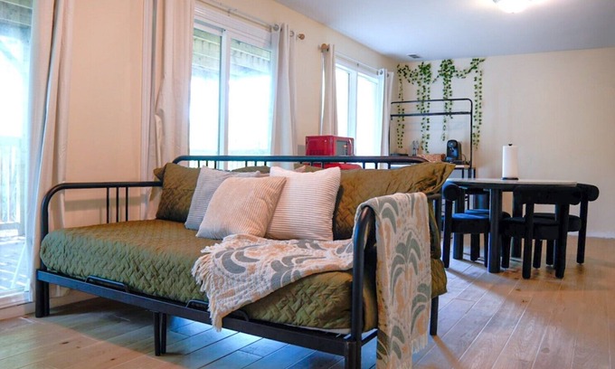 Winston - Salem House | Rosewood Loft I Lower Suite