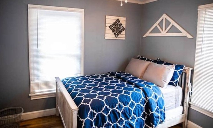 Amarillo House | Rosy Cozy(3)*Perfectly located off I-40 & I-27*