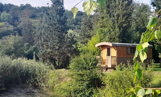 Druyes-les-Belles-Fontaines House | Roulotte Écologique en Pleine Nature Dans un Écolieu