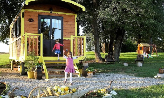 Pauilhac Cabin | Roulotte- rental Gite Famille 4 à 5 personnes - 4 pers. included in the price