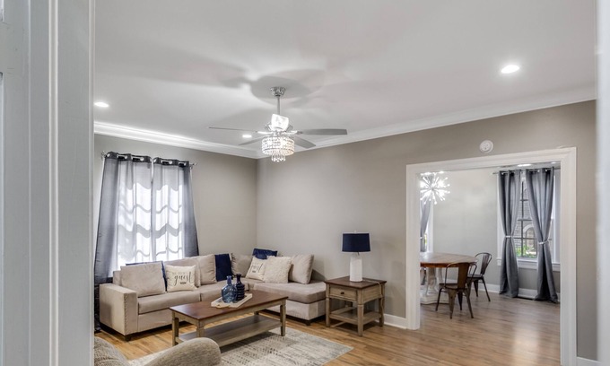 Fondren House | Royal Cottage!