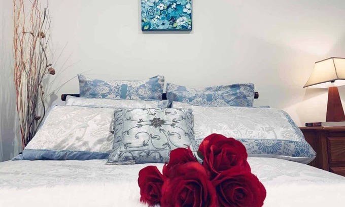 Caulfield North Apartment | Royal Executive Living - Garden Executive Home