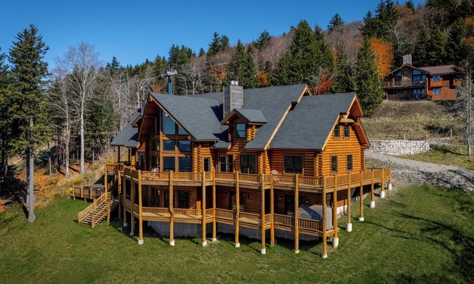 Snowshoe Cabin | Royal Explorer Lodge Ski-in/Ski-Out Slope-side! Snowshoe’s Premier Luxury Cabin